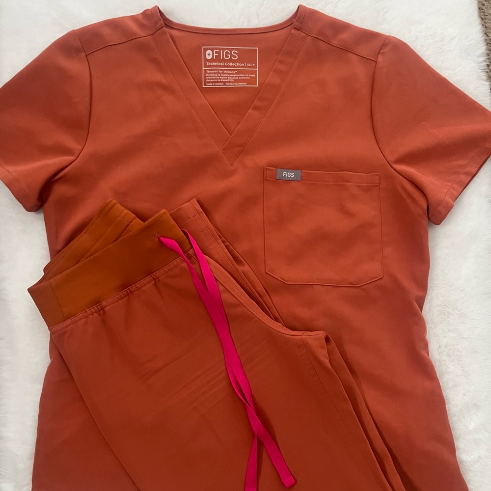 Figs Terracotta Scrub set